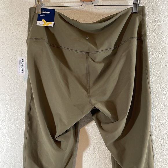 OLD NAVY Active High-Rise Powersoft Go-Dry 7/8 Ankle Cutout Leggings XL Petite - Picture 6 of 14